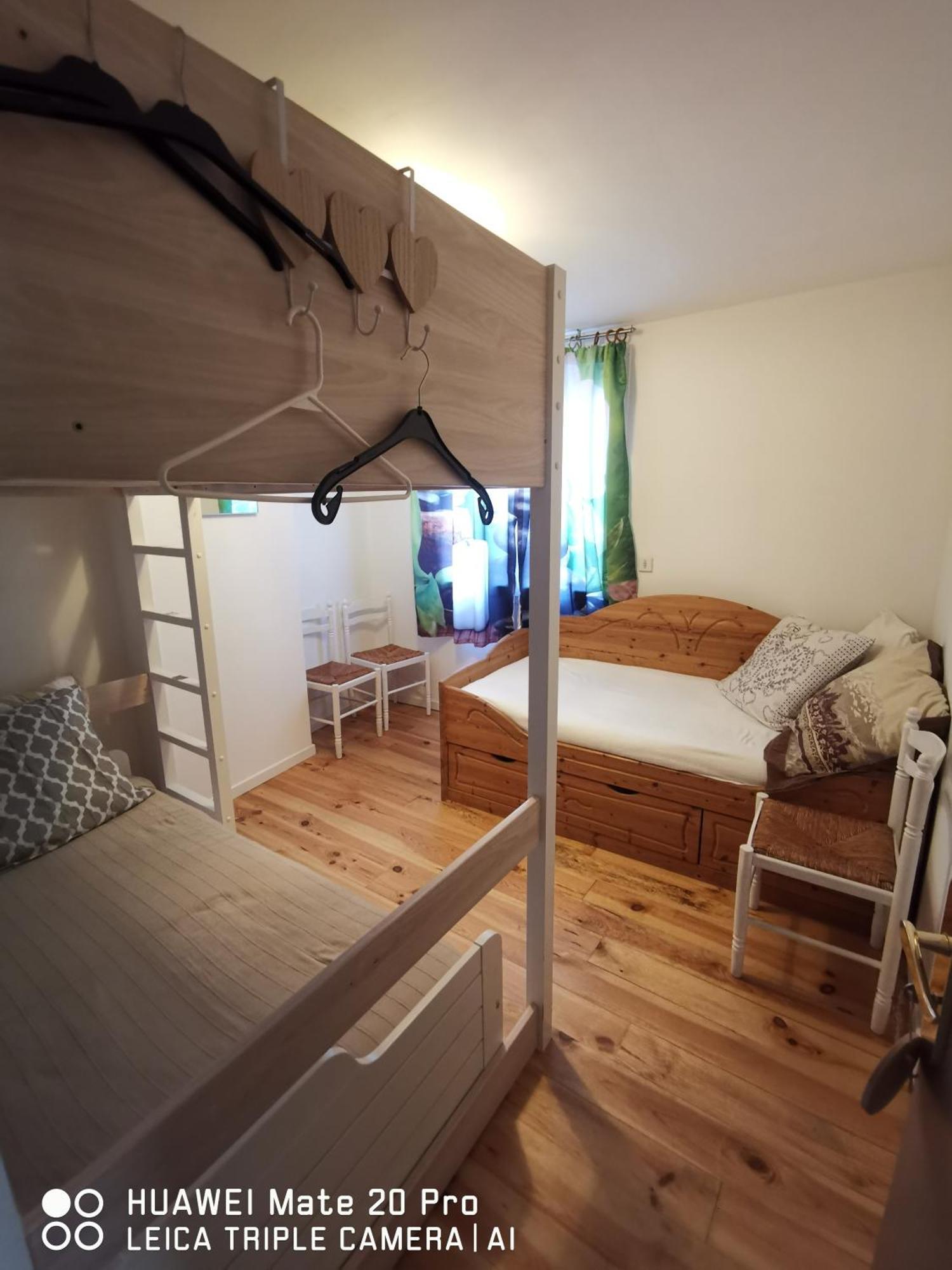 L'etape Bien Etre,chambres Et Tables D'hotes,epicerie Cafe, Salon De Massage Homestay